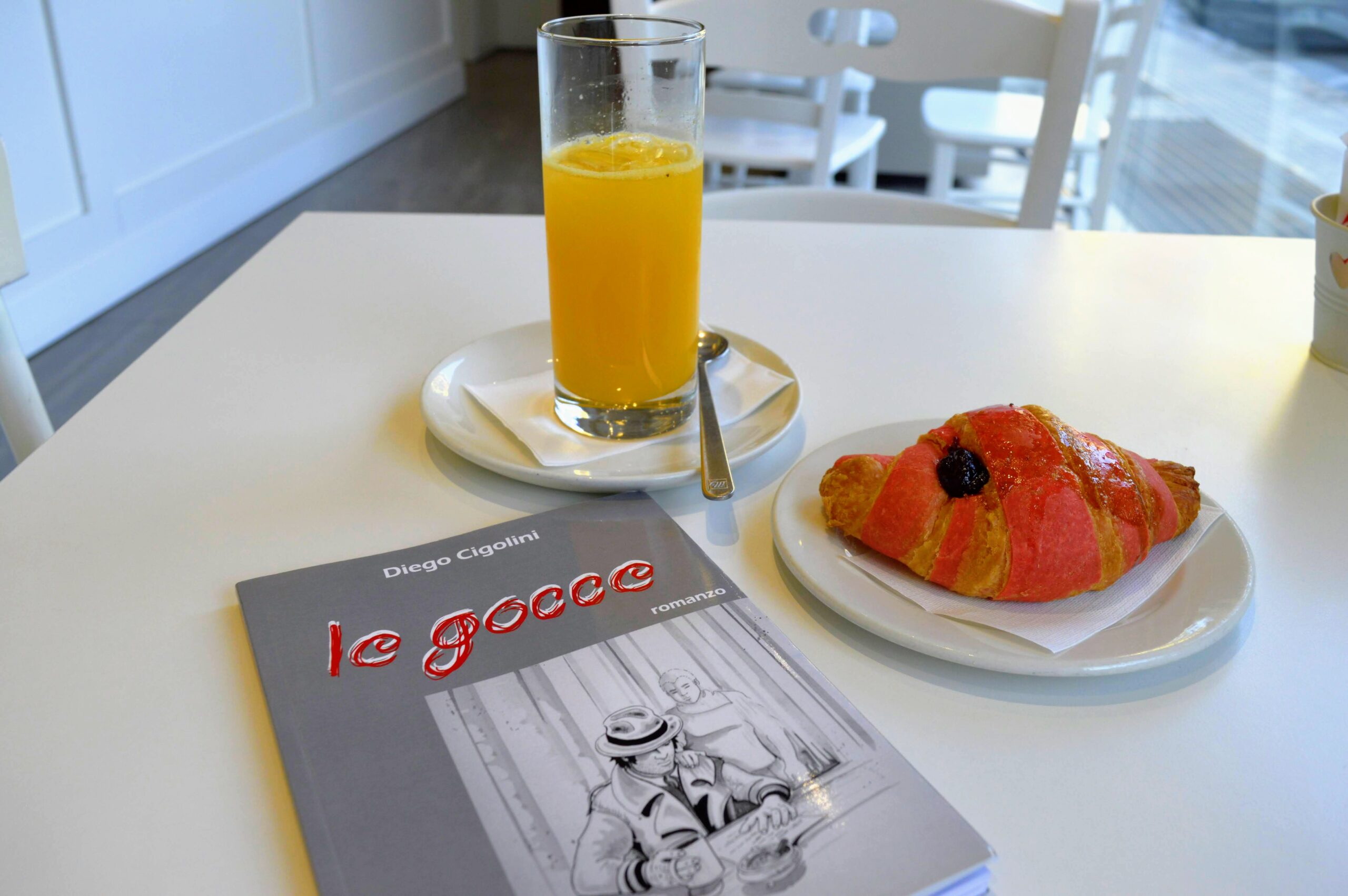 Biografia e recensione libro “Le gocce” di Diego Cigolini